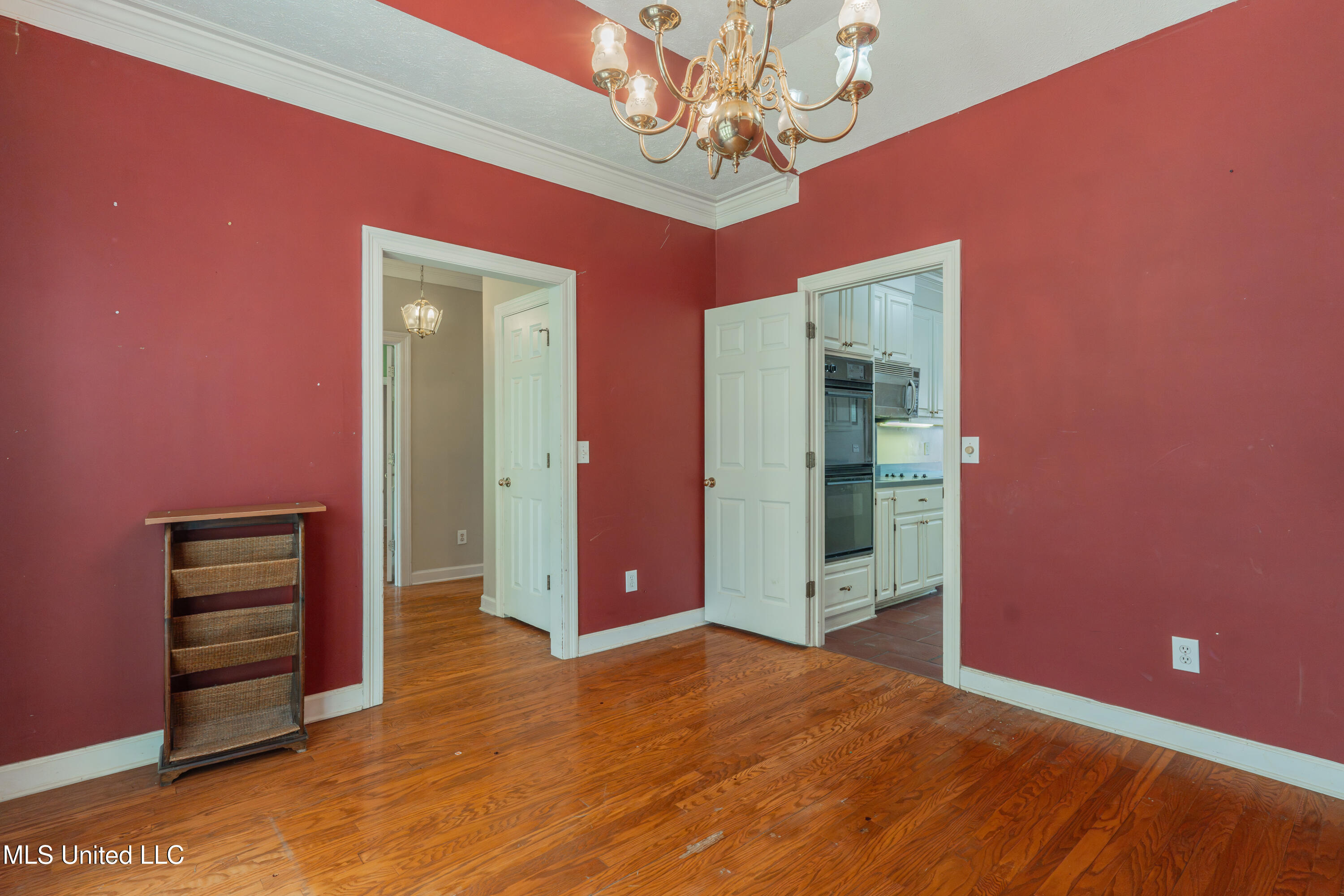 100 Green Oak Cove