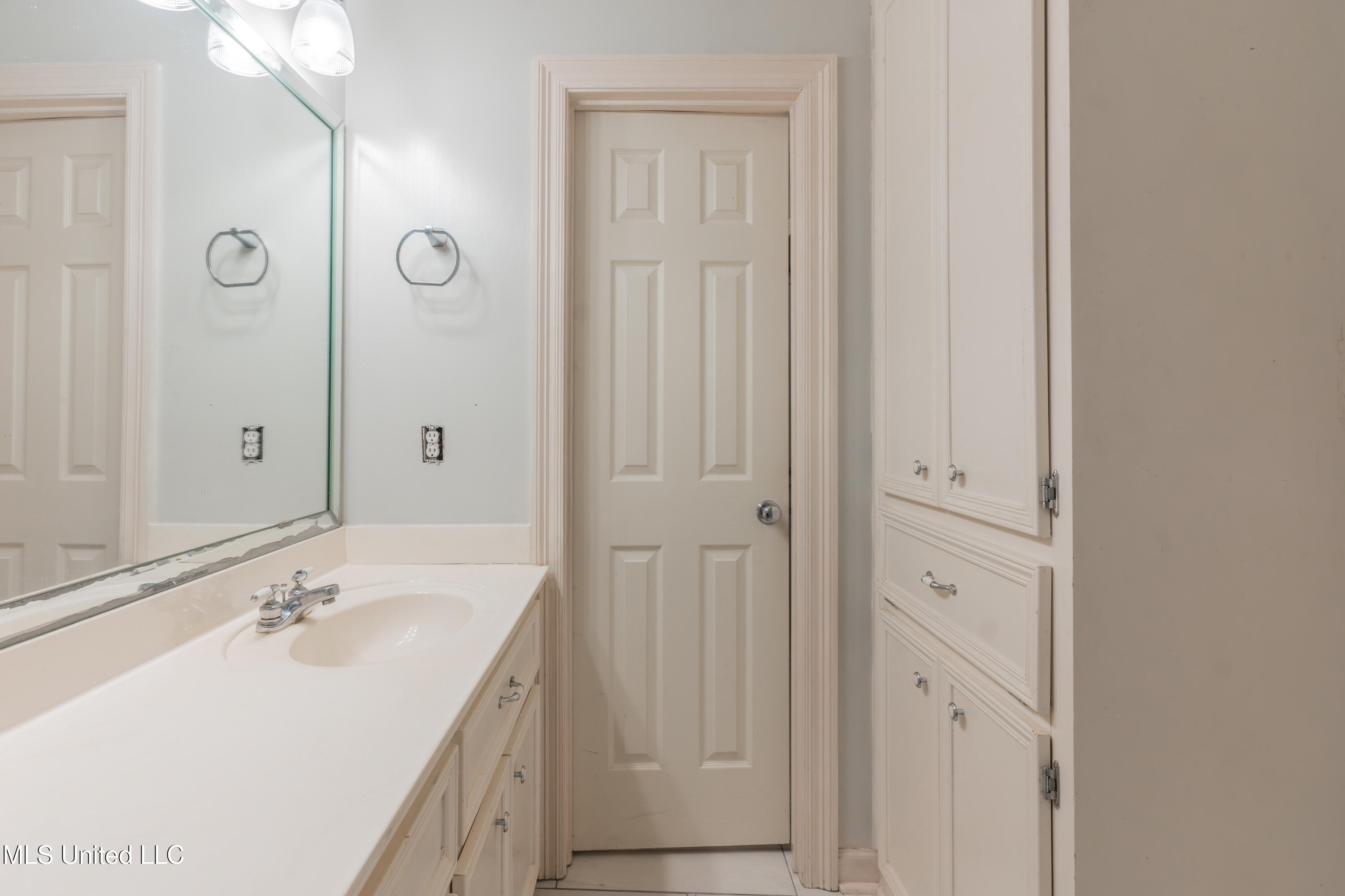 100 Green Oak Cove