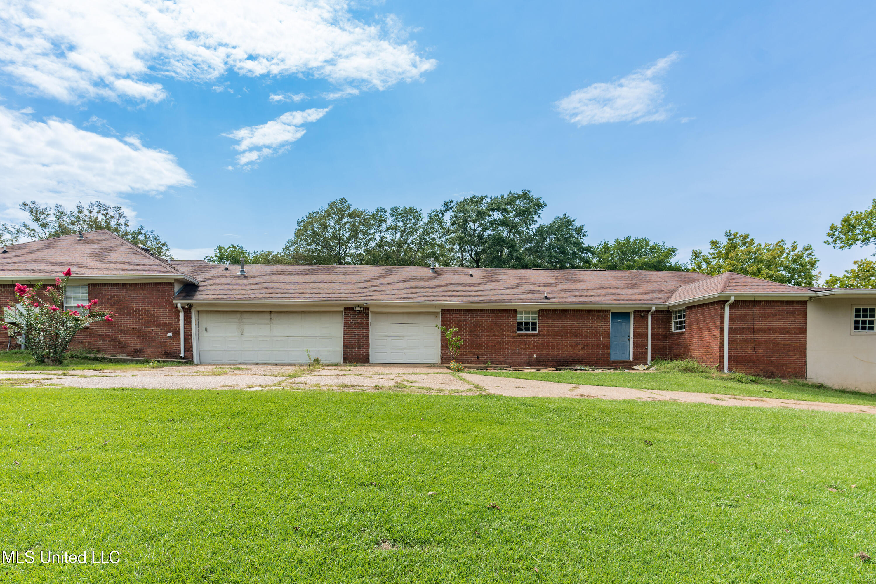 100 Green Oak Cove