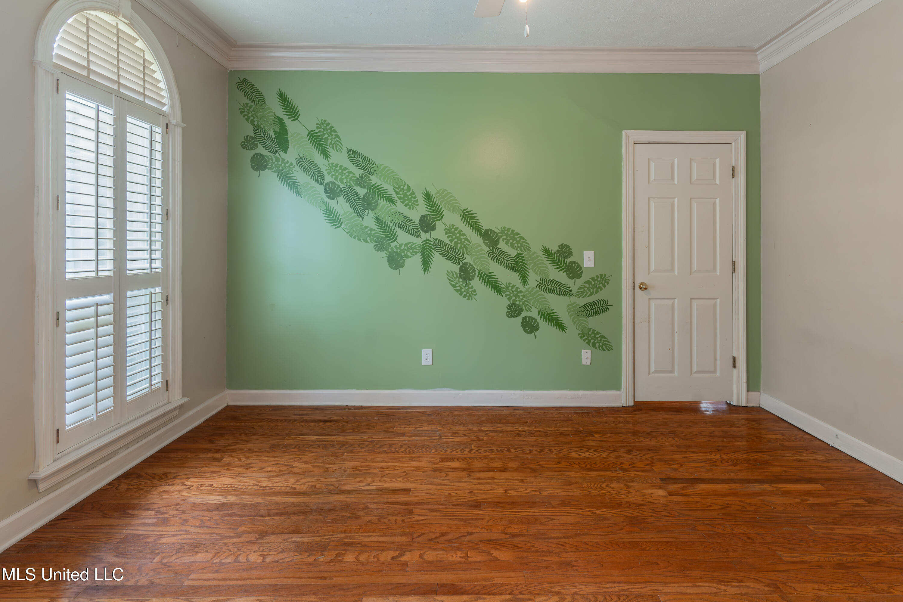 100 Green Oak Cove