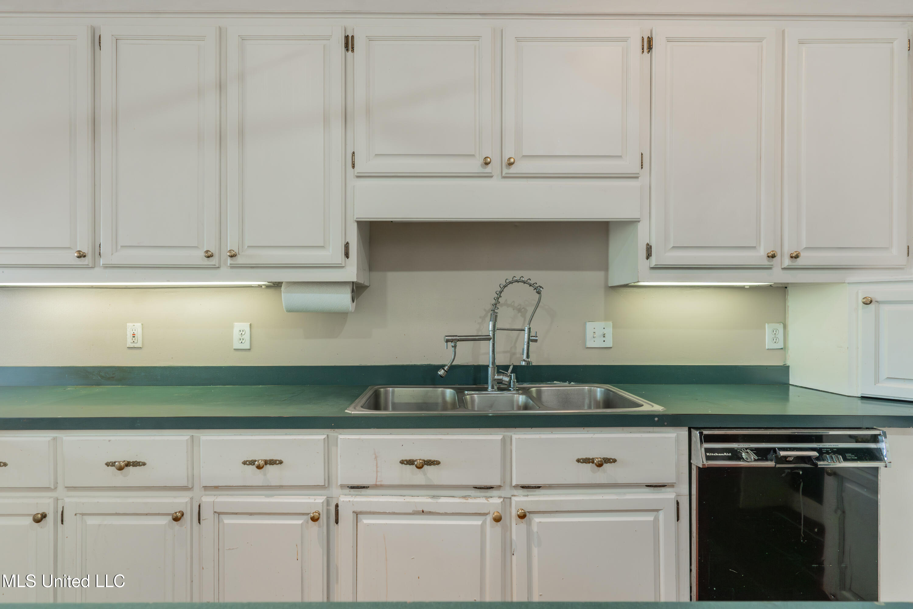 100 Green Oak Cove