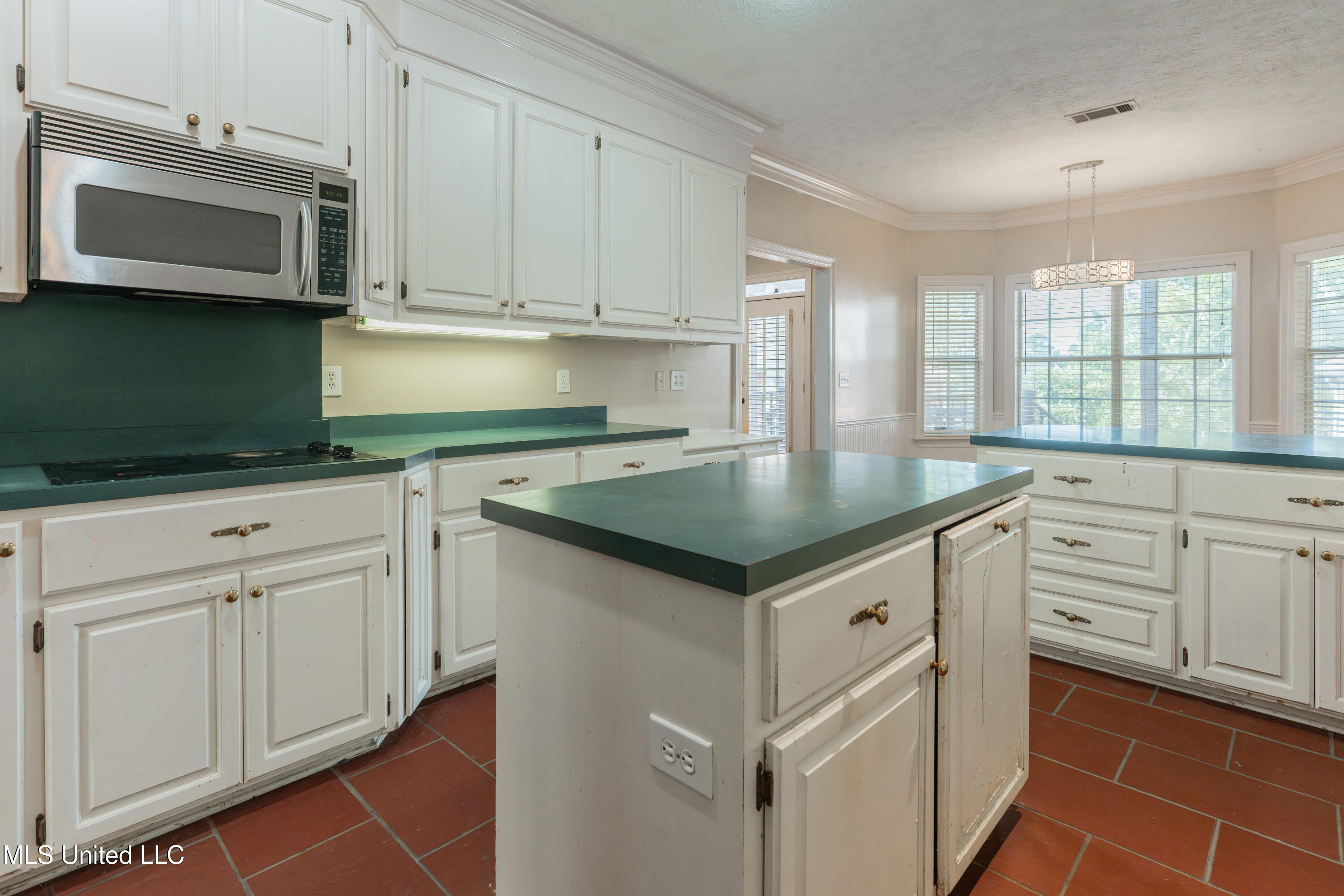 100 Green Oak Cove