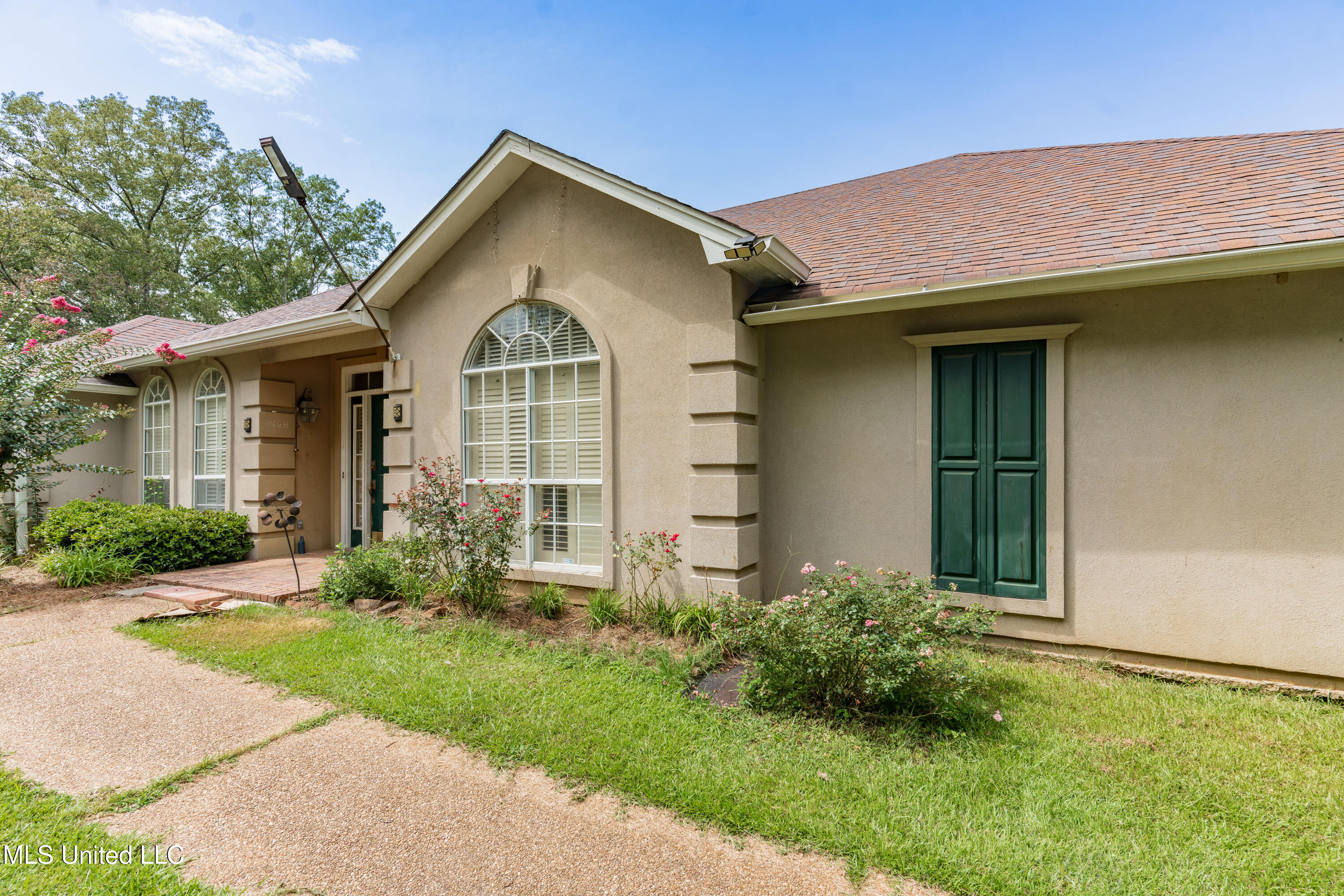100 Green Oak Cove