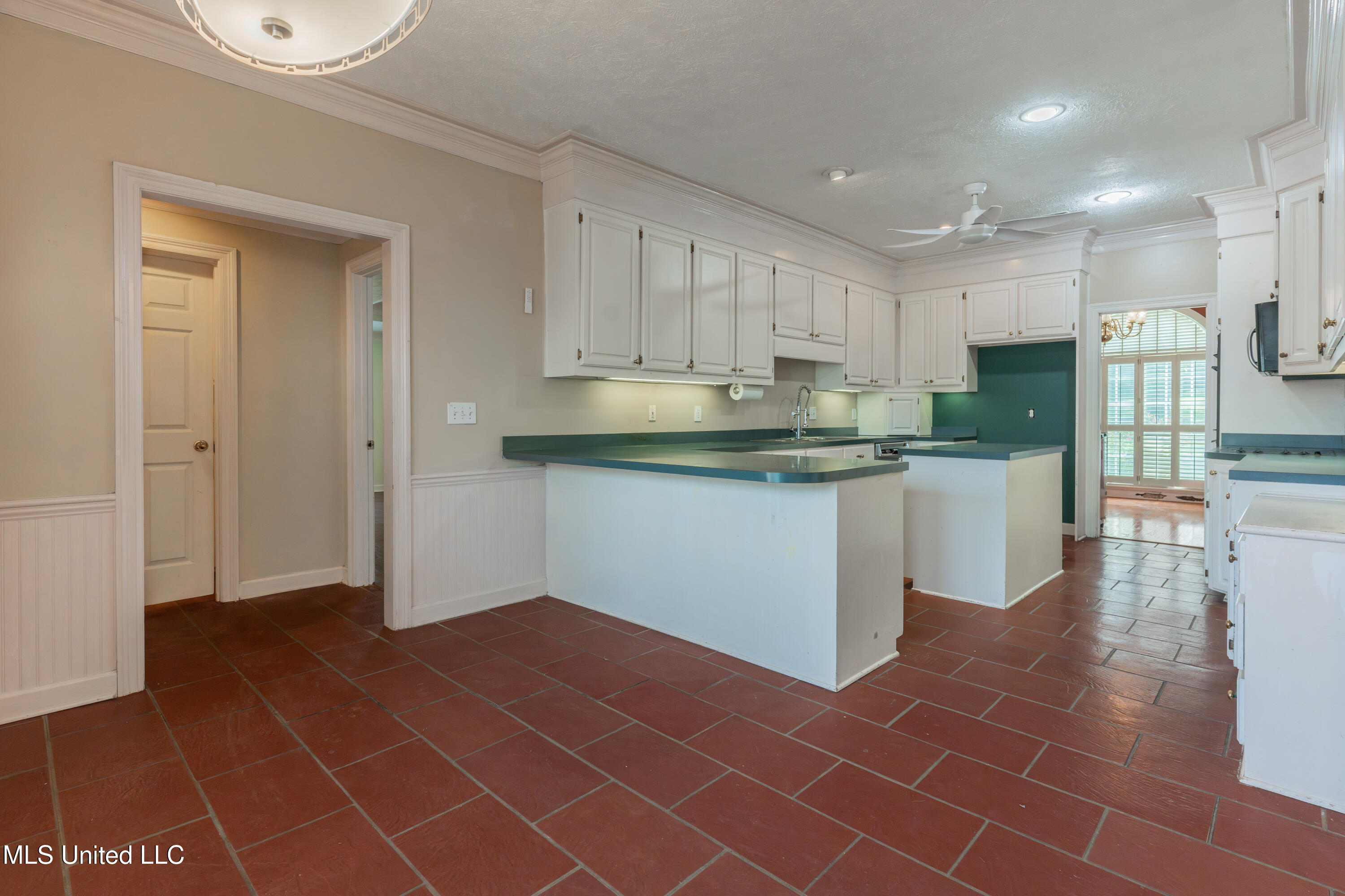 100 Green Oak Cove