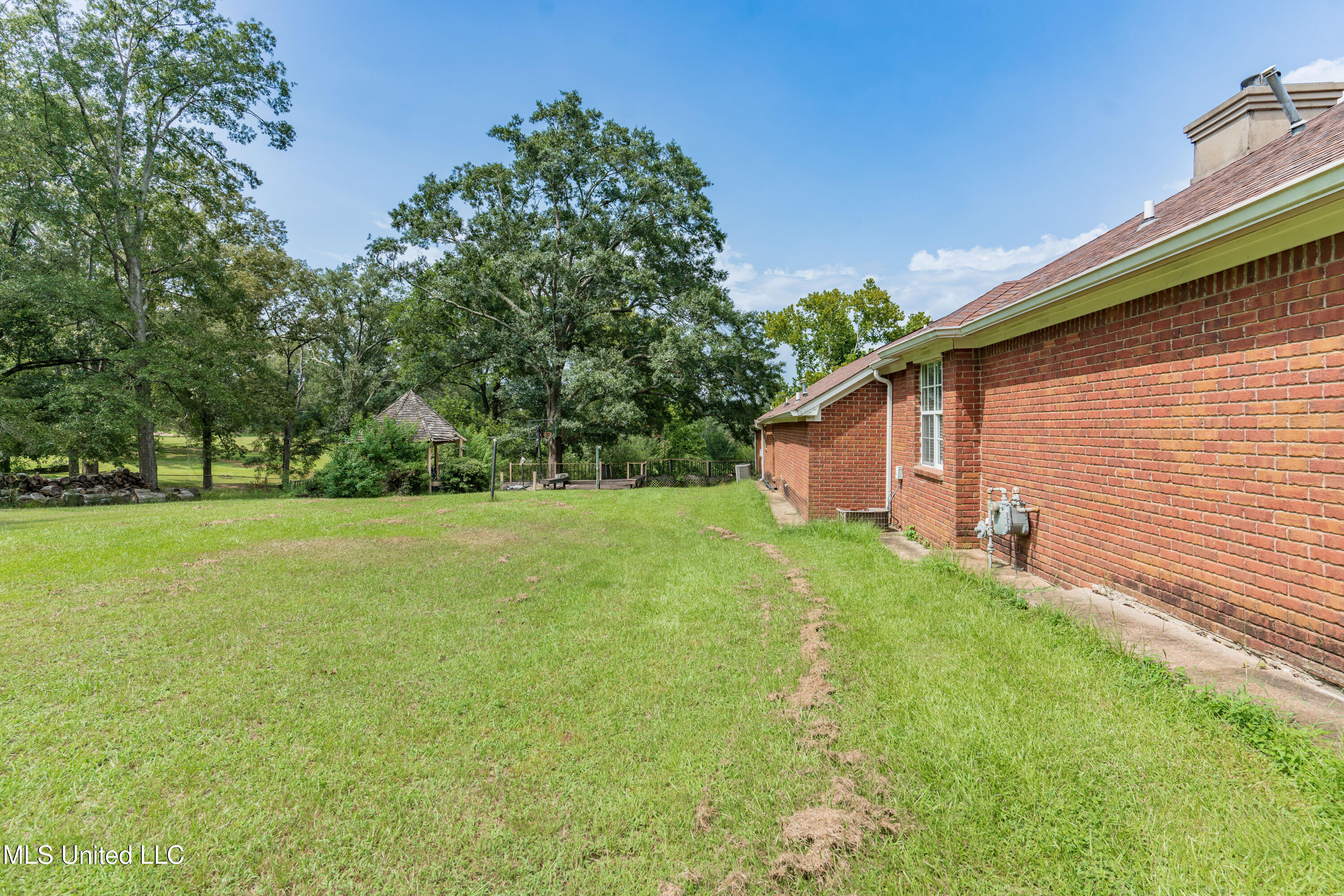 100 Green Oak Cove