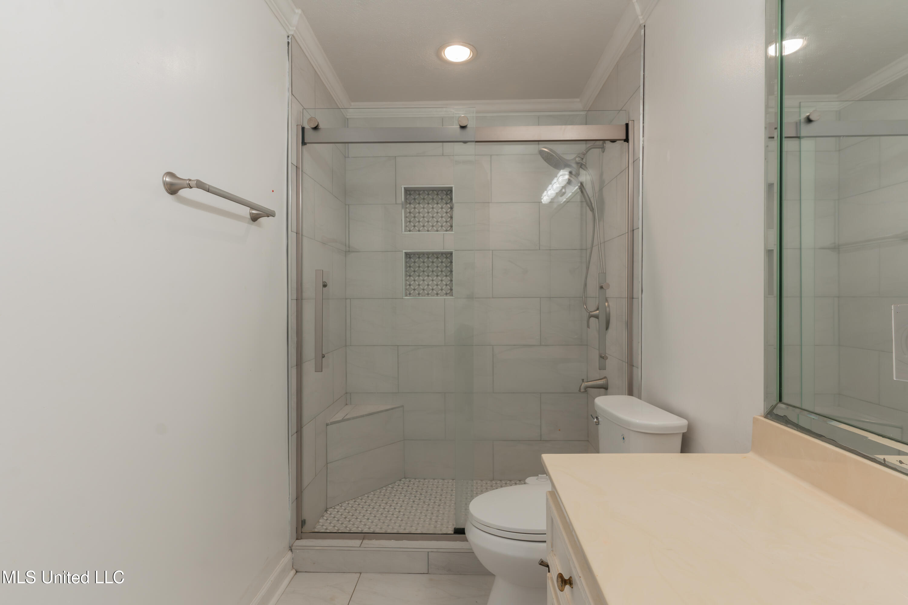 100 Green Oak Cove