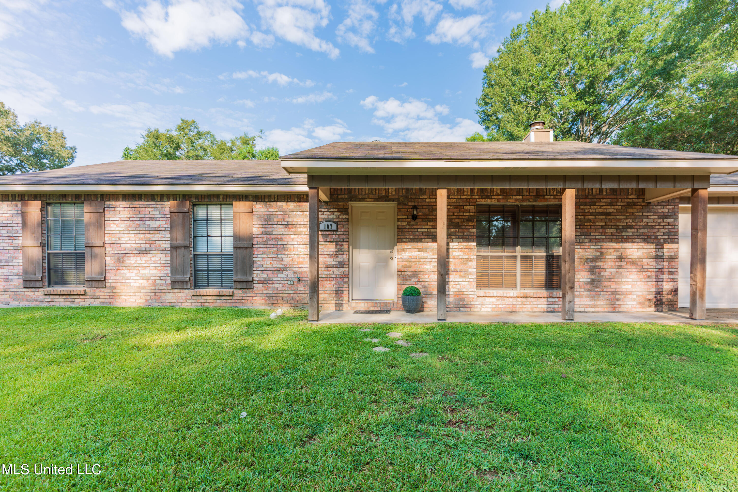 107 Spanish Moss Drive