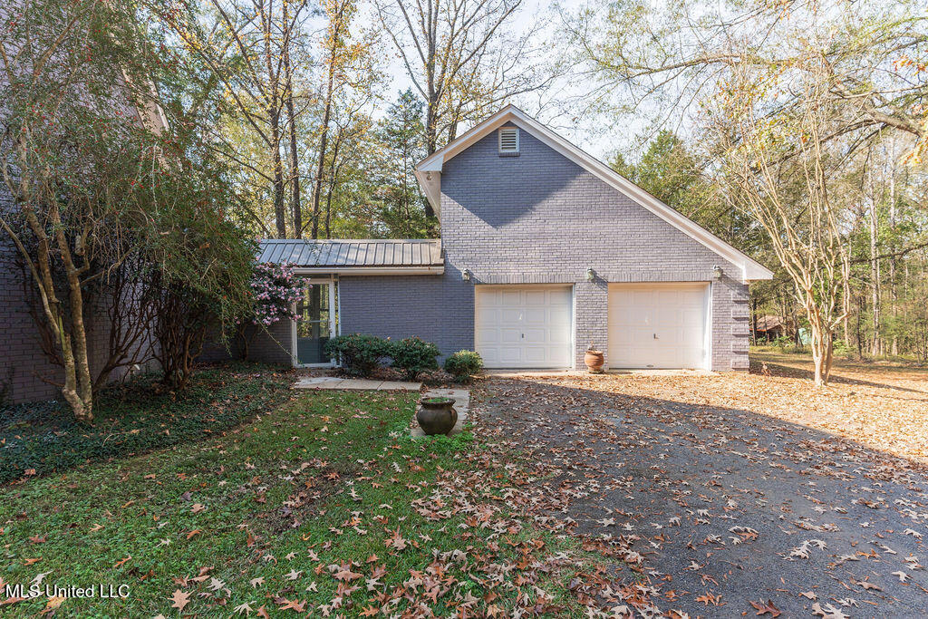 112 Tall Oaks Street