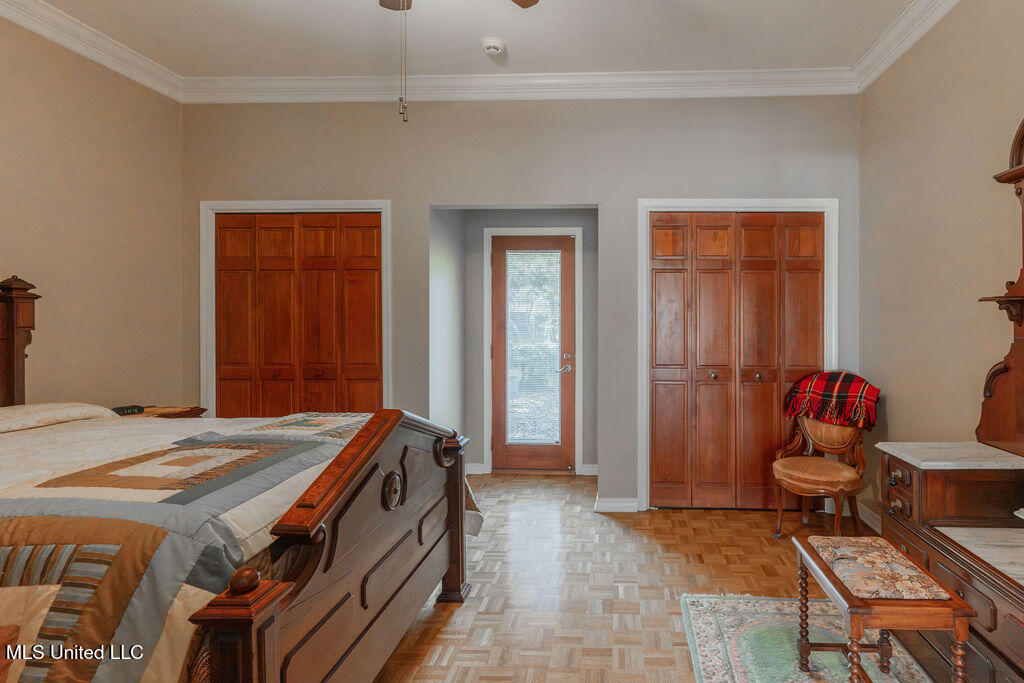 112 Tall Oaks Street