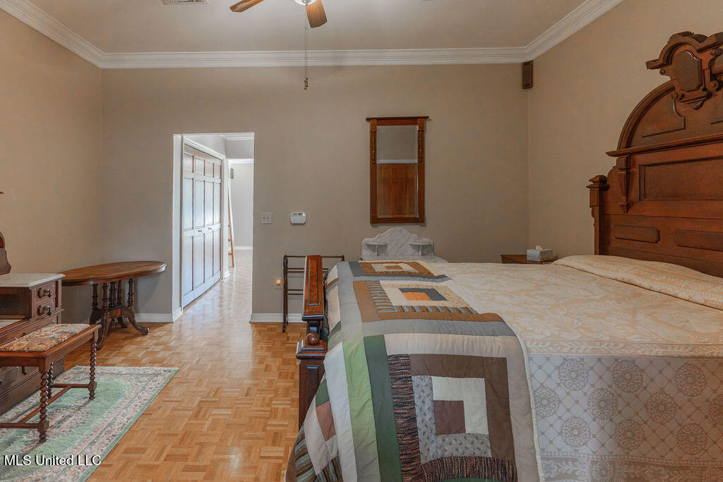 112 Tall Oaks Street