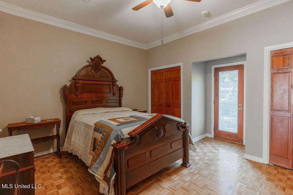 112 Tall Oaks Street