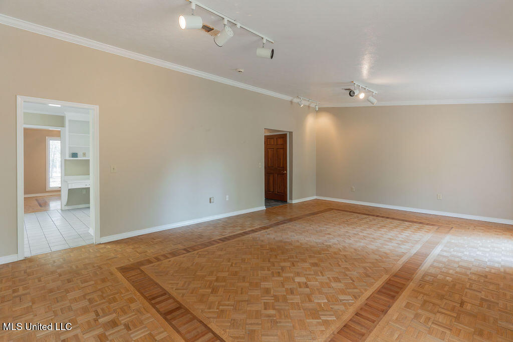 112 Tall Oaks Street