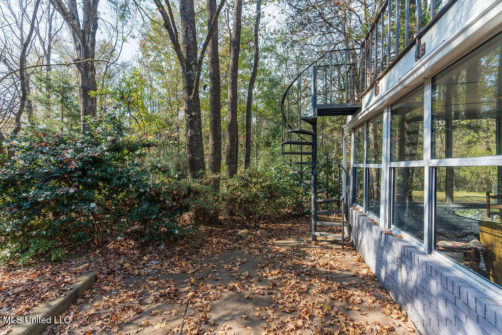 112 Tall Oaks Street