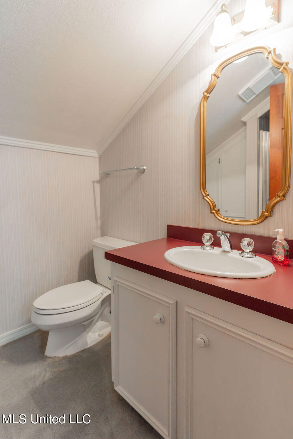 112 Tall Oaks Street