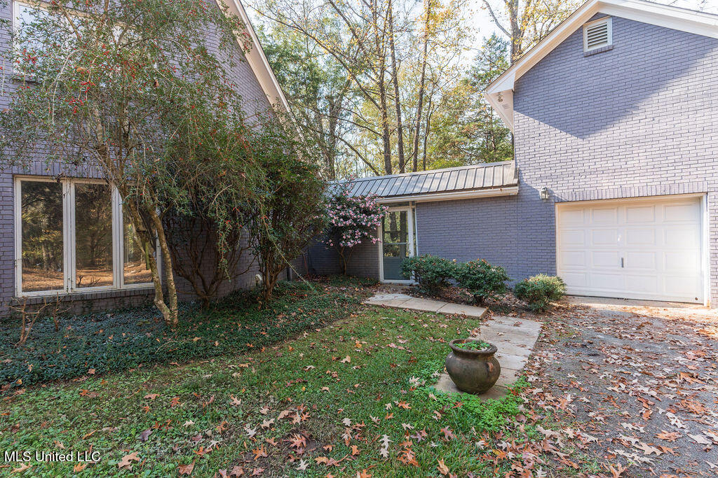 112 Tall Oaks Street