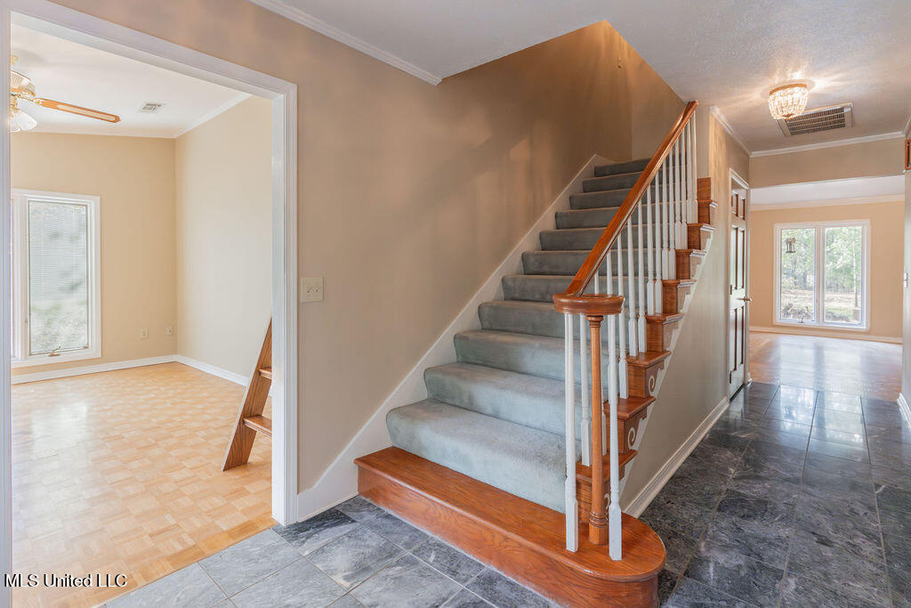 112 Tall Oaks Street