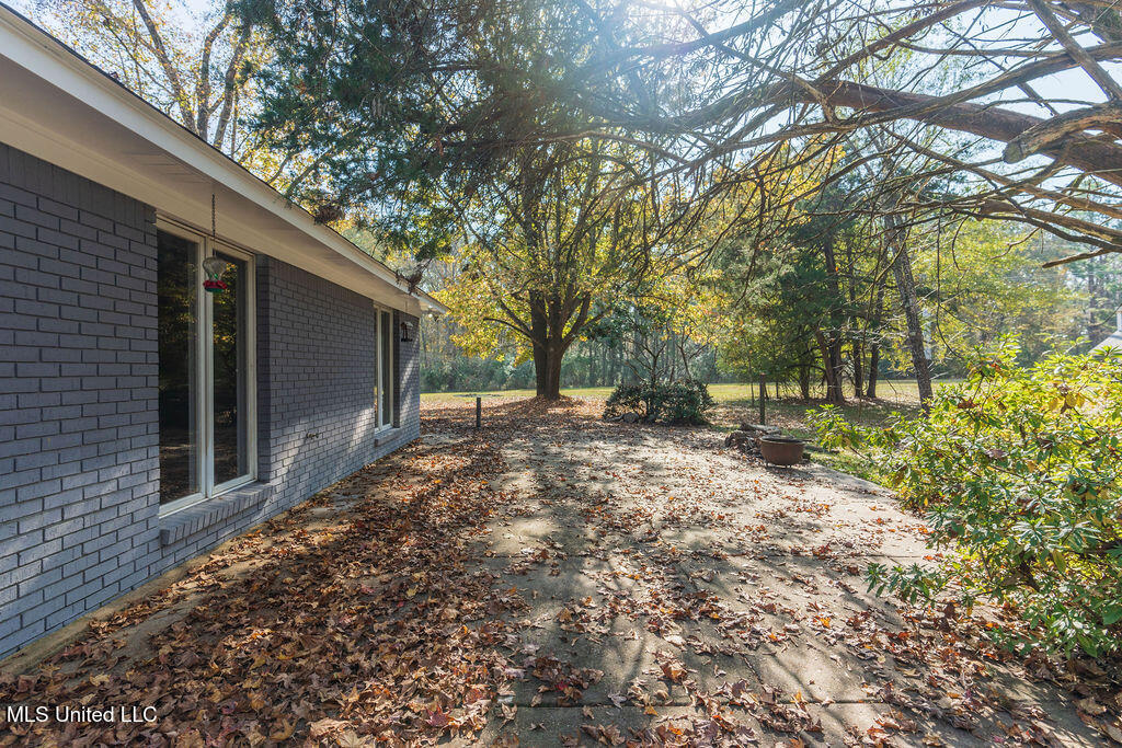 112 Tall Oaks Street