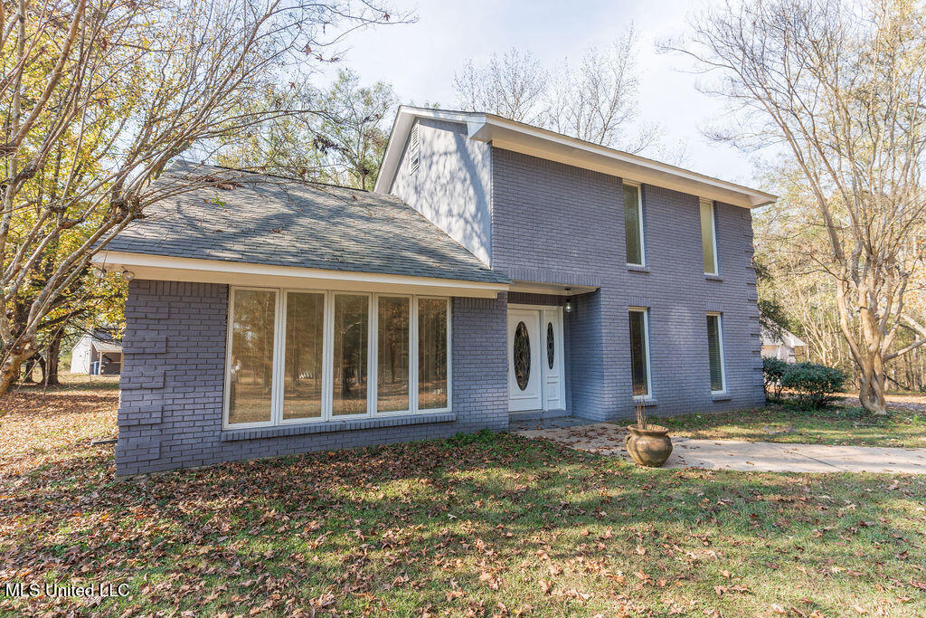 112 Tall Oaks Street