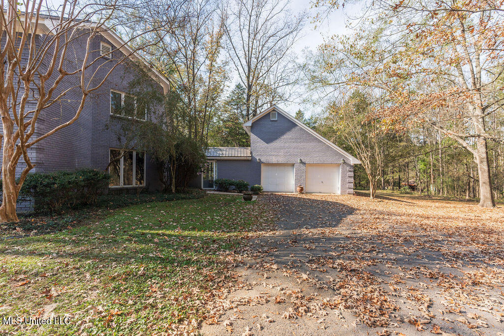 112 Tall Oaks Street