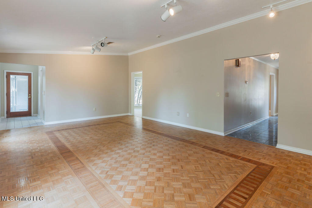 112 Tall Oaks Street