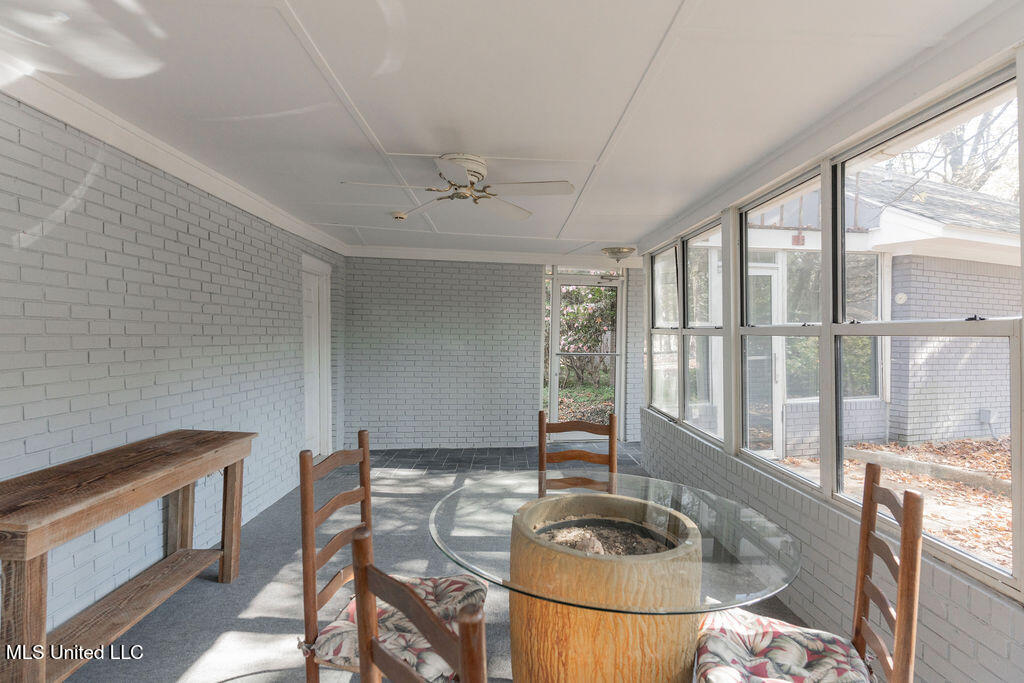 112 Tall Oaks Street