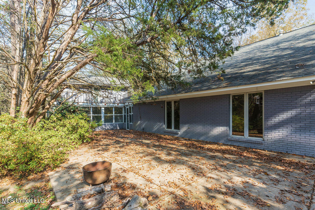 112 Tall Oaks Street