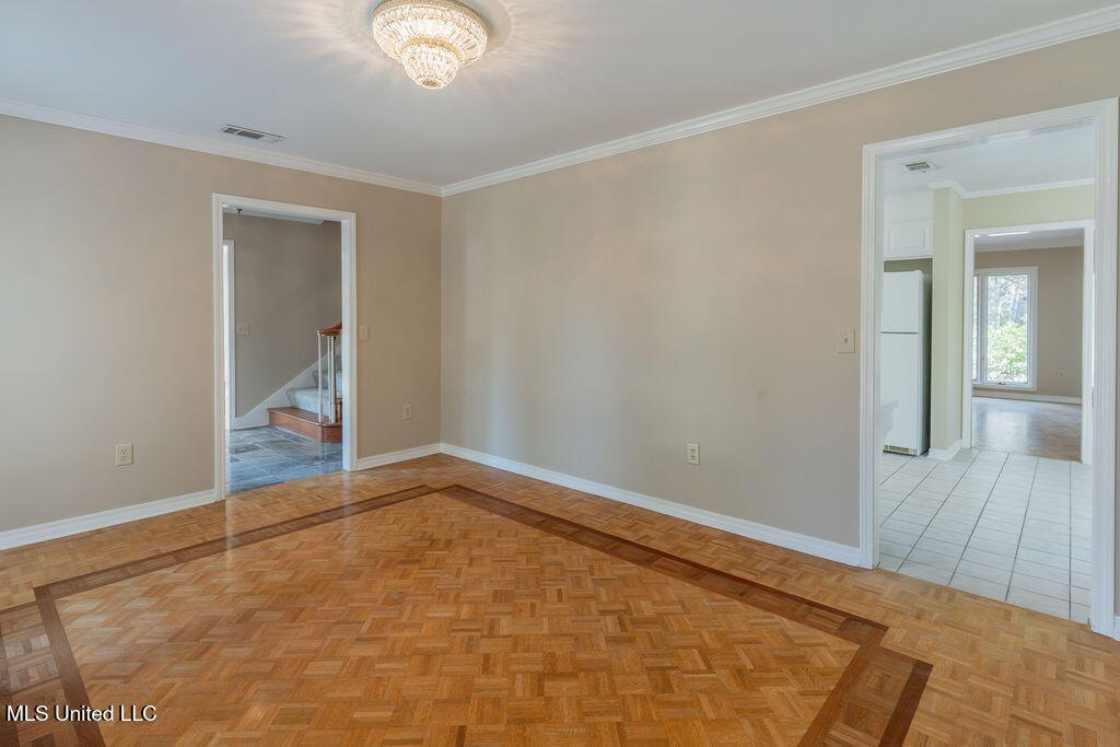 112 Tall Oaks Street