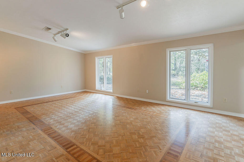 112 Tall Oaks Street