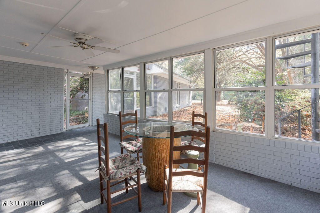 112 Tall Oaks Street