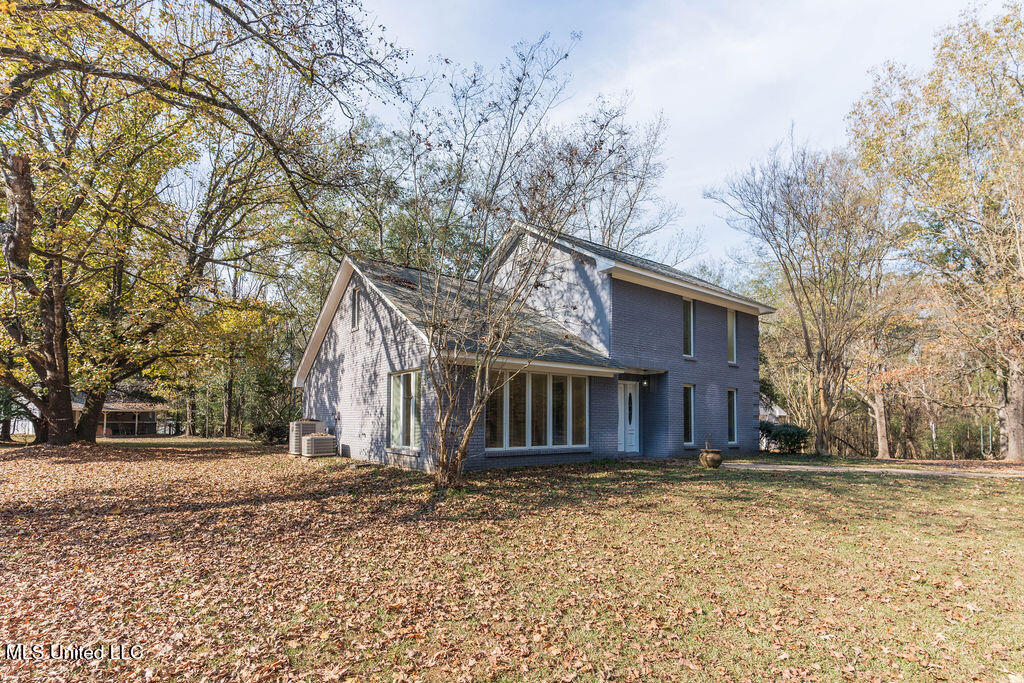 112 Tall Oaks Street