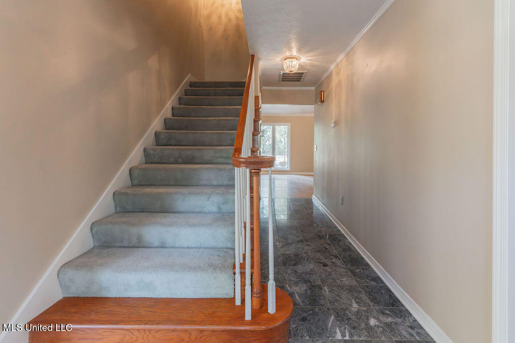 112 Tall Oaks Street