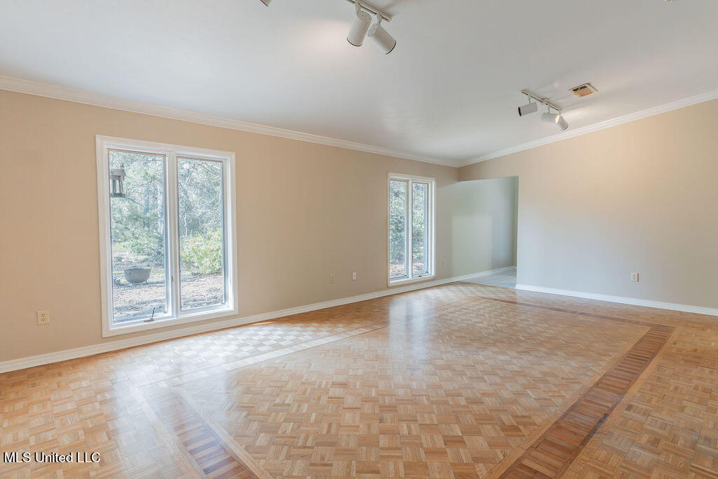 112 Tall Oaks Street