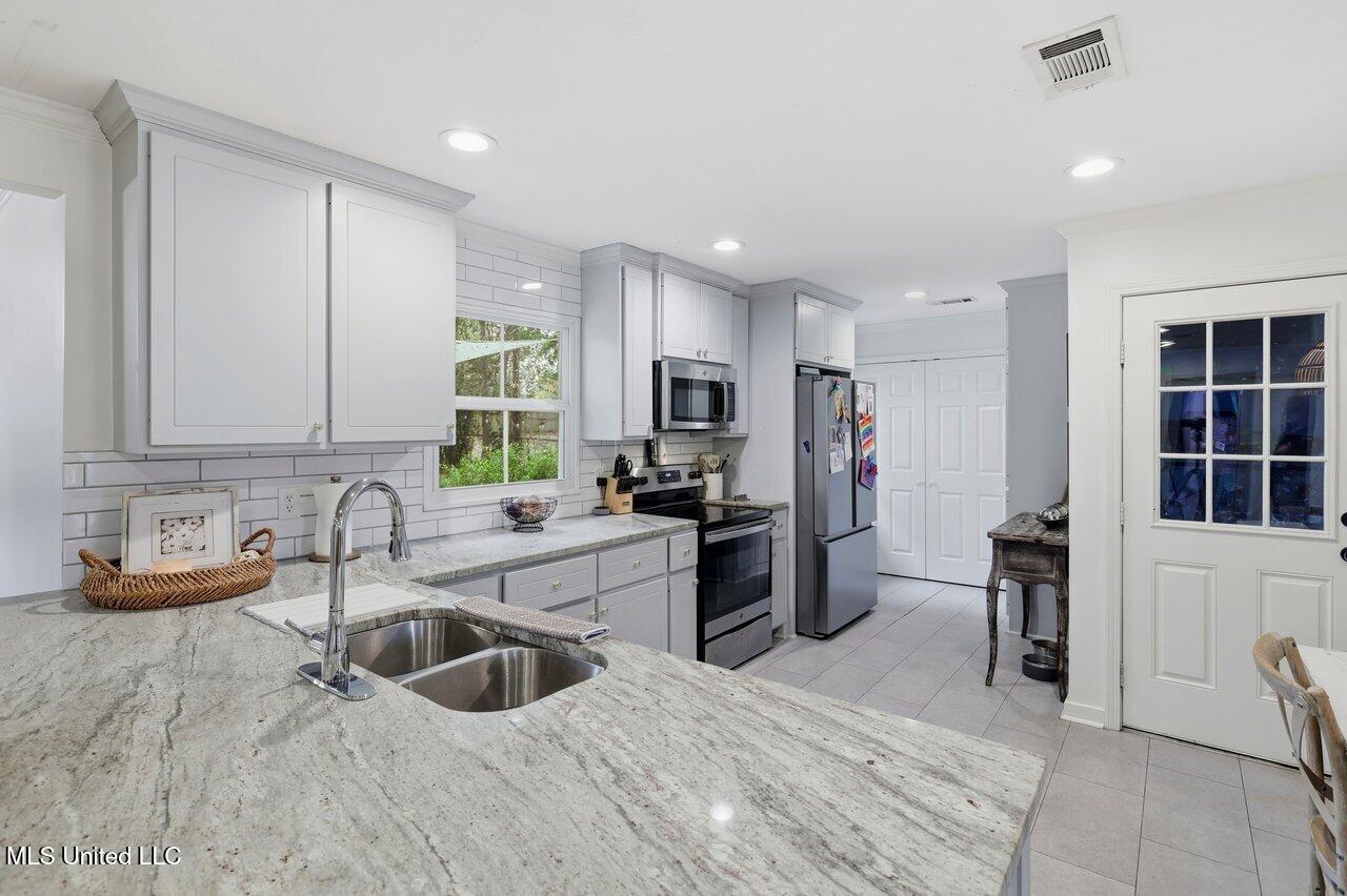 902 E College Street