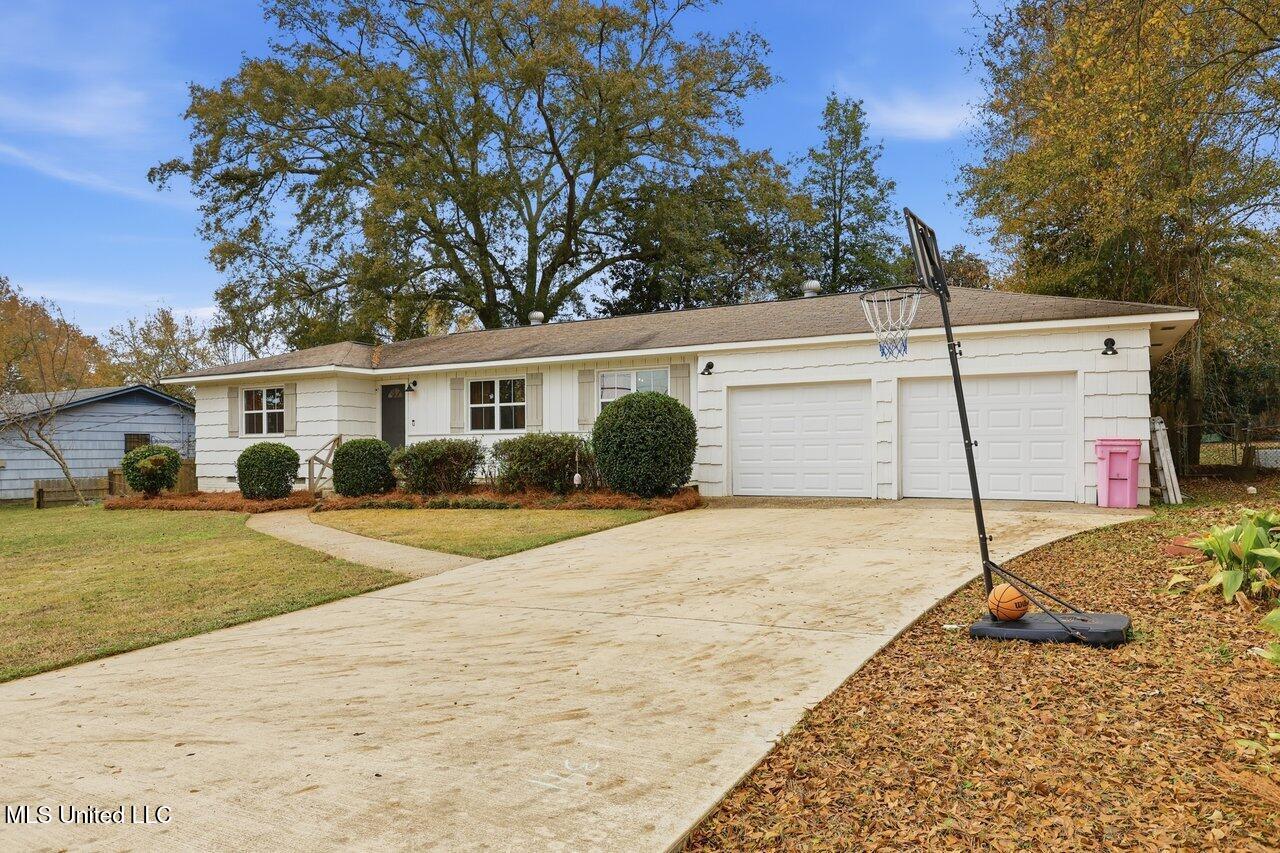 902 E College Street