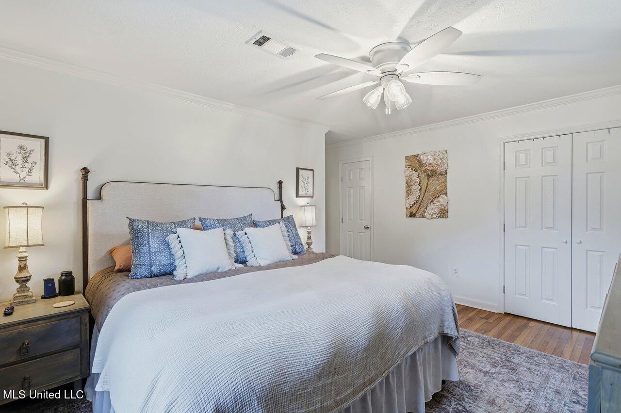 902 E College Street