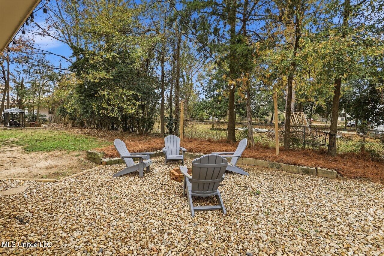 902 E College Street