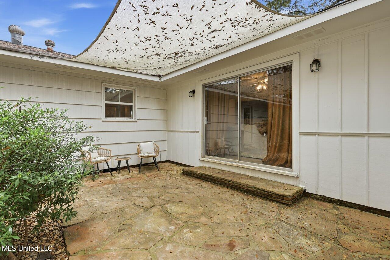 902 E College Street