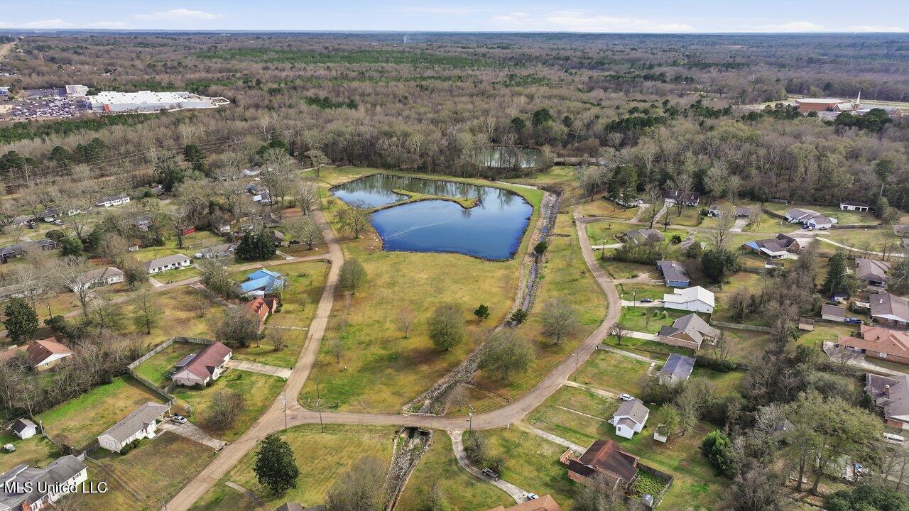 902 E College Street