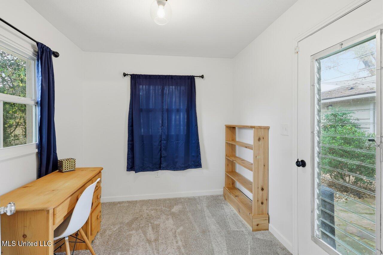 902 E College Street