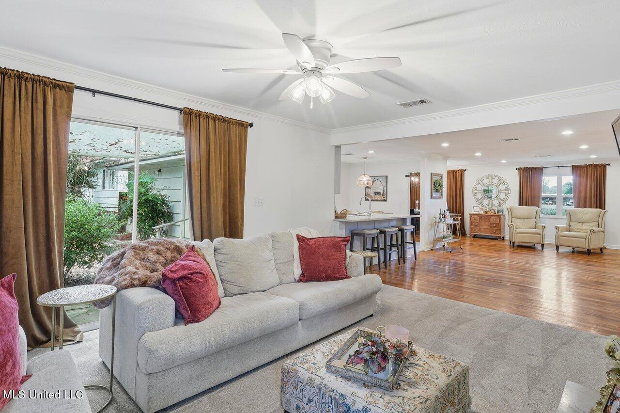 902 E College Street