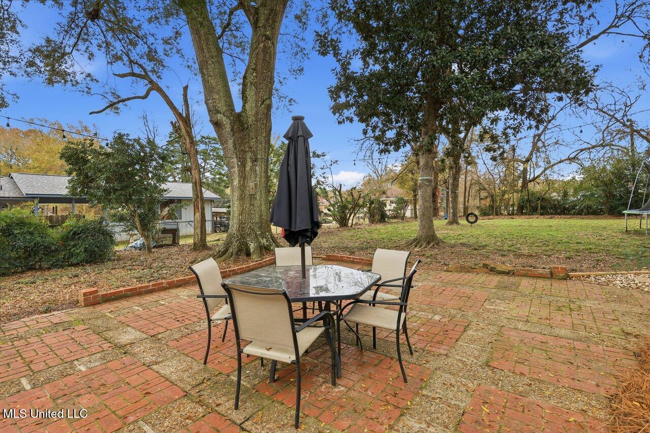 902 E College Street