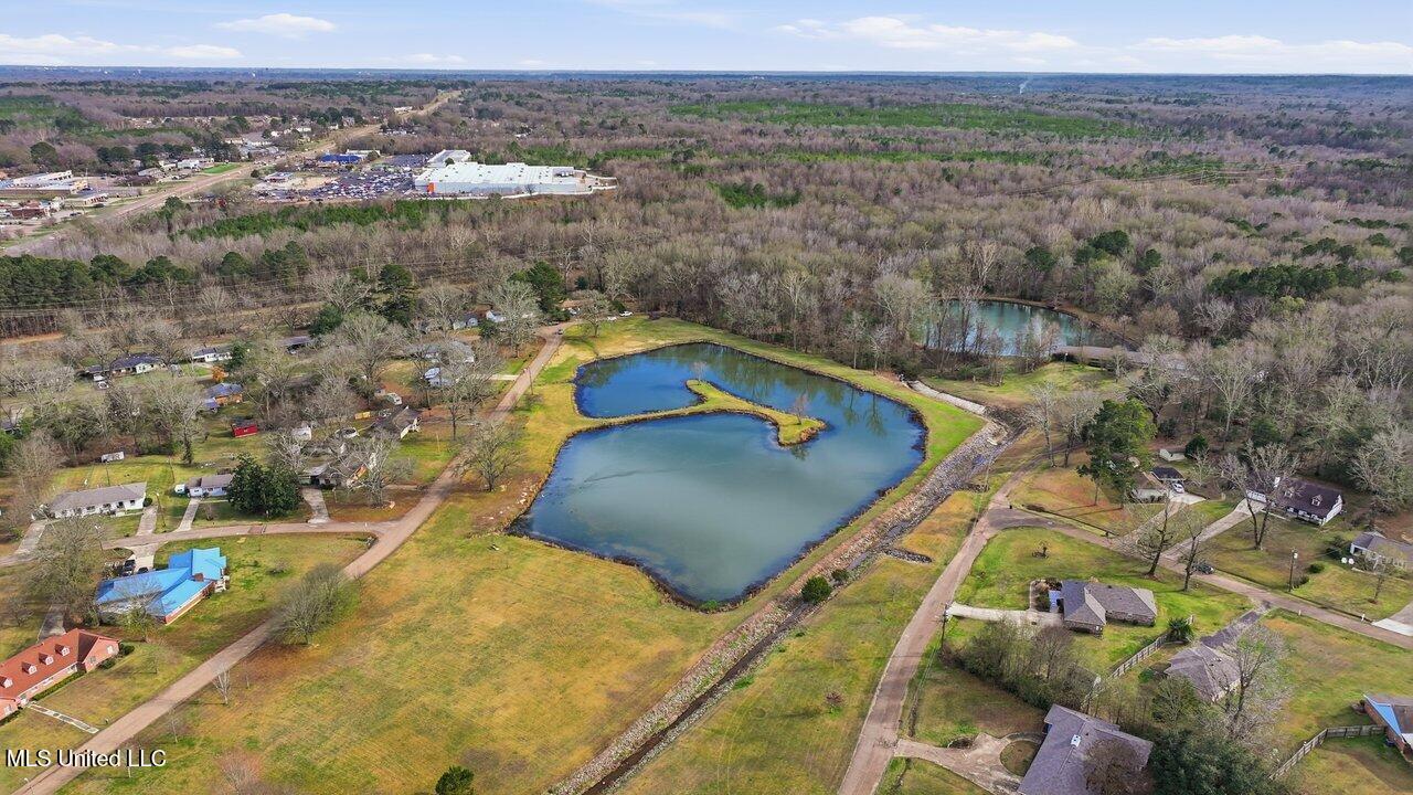 902 E College Street