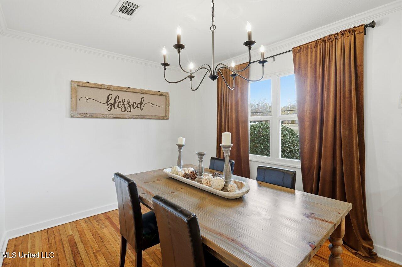 902 E College Street