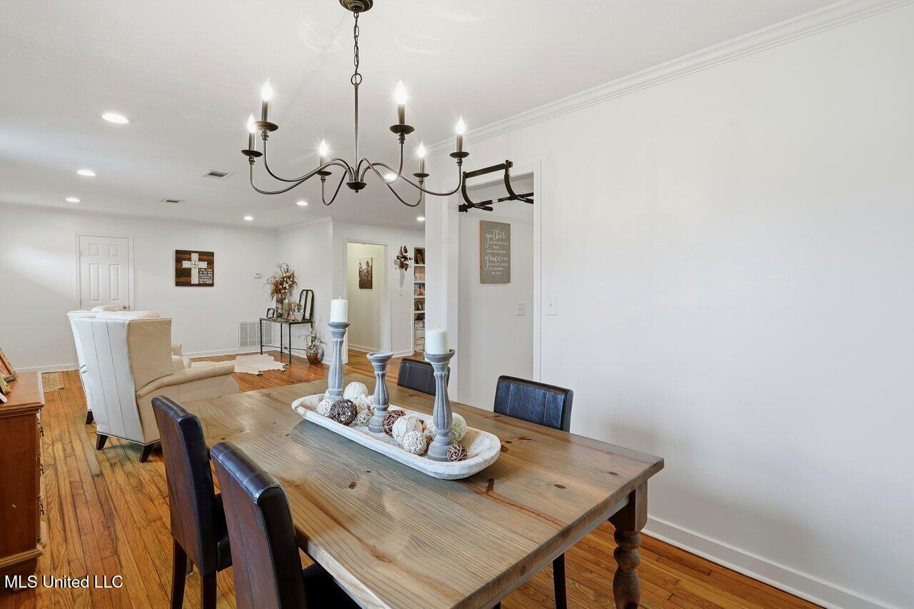 902 E College Street