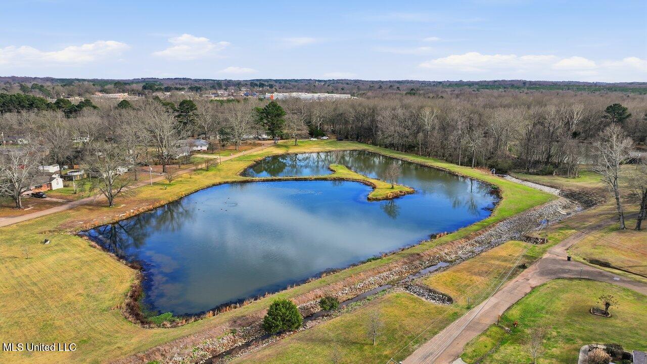 902 E College Street