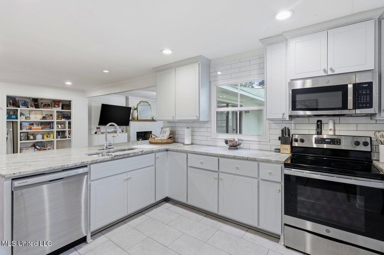 902 E College Street