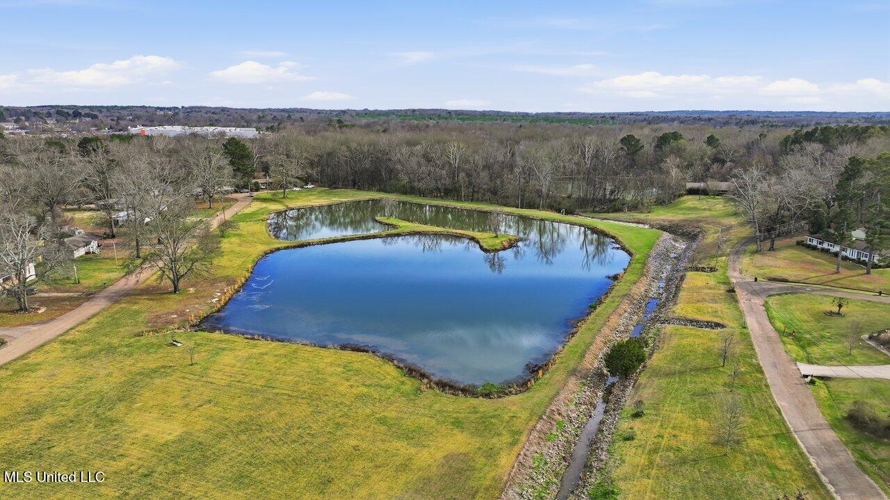 902 E College Street