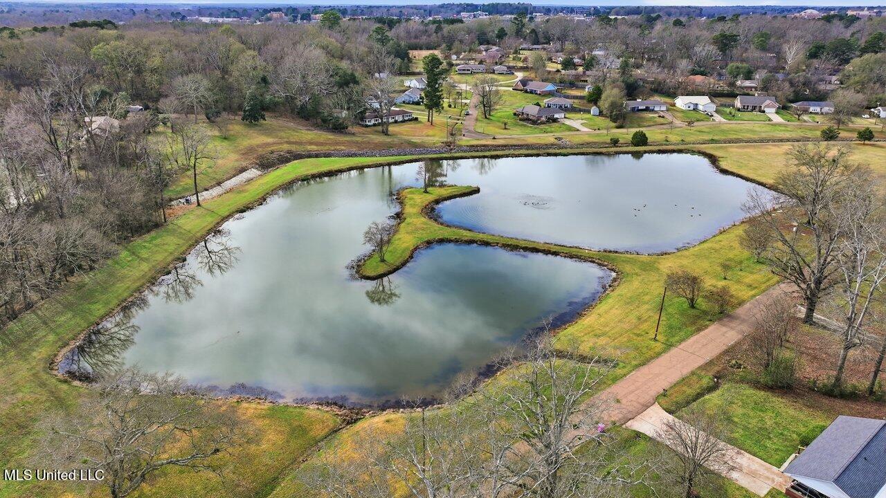 902 E College Street