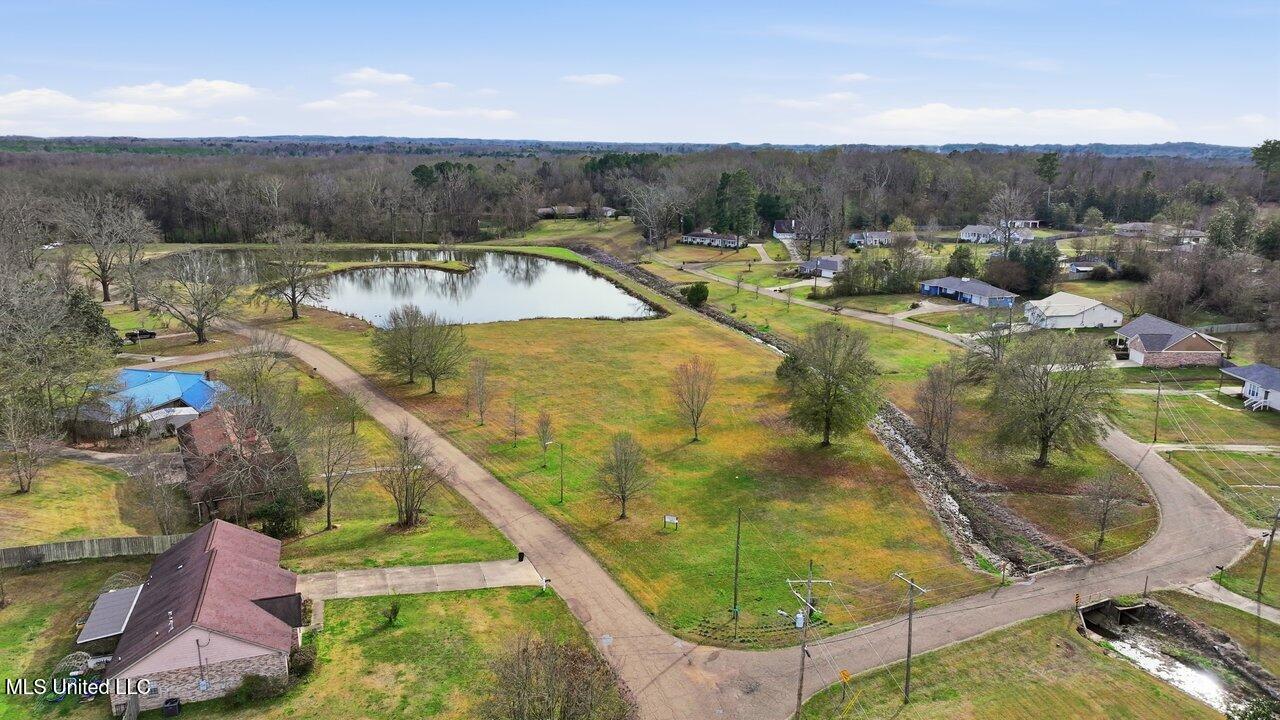 902 E College Street