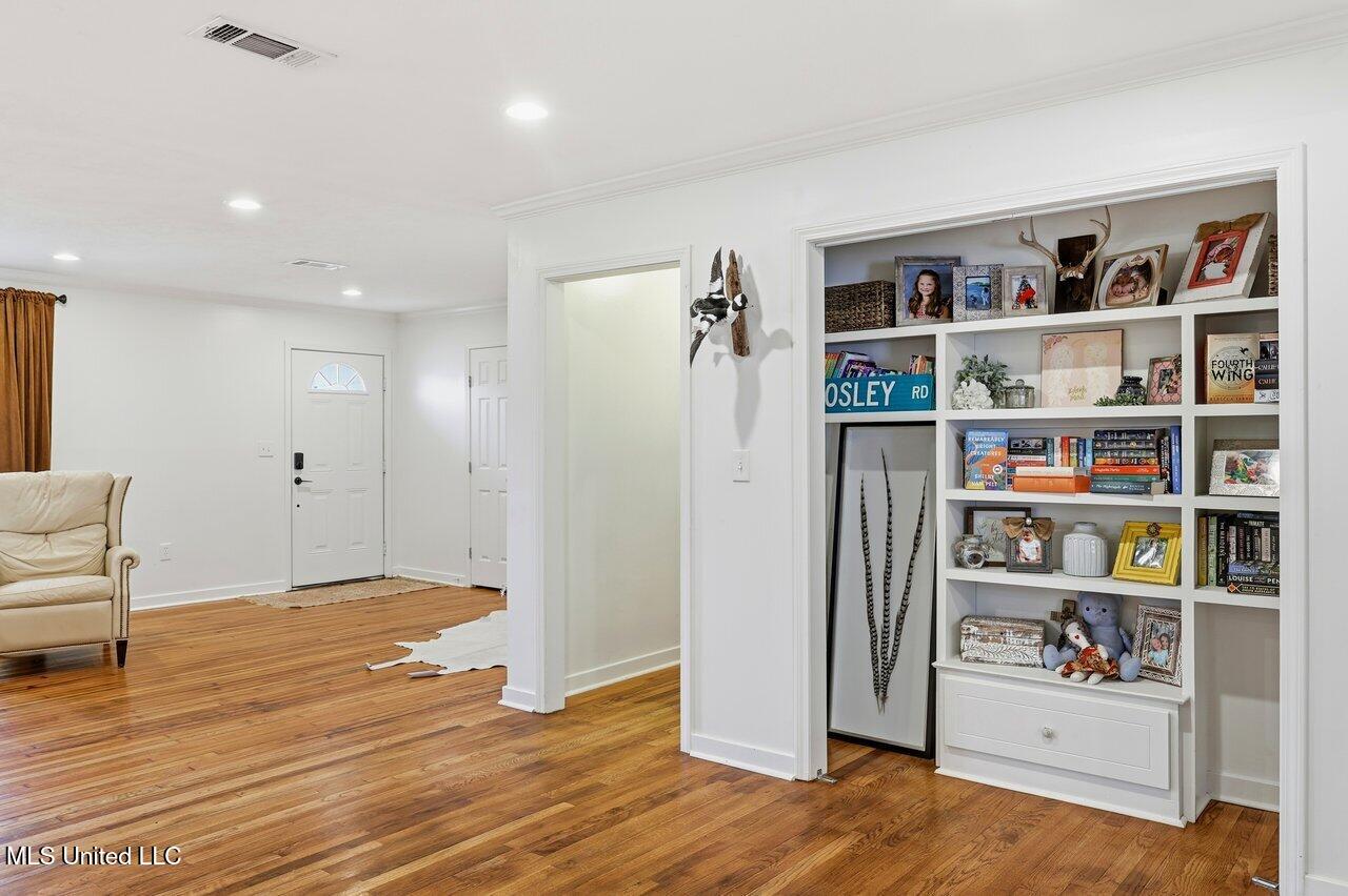 902 E College Street